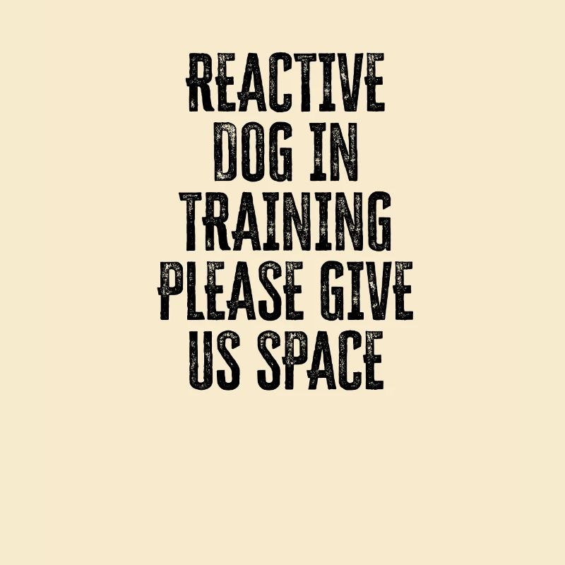 Chien réactif en formation S’il vous plaît donnez-nous de l’espace -