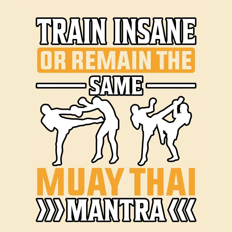 Trainieren Sie verrückt oder bleiben Sie das gleiche Muay Thai Mantra