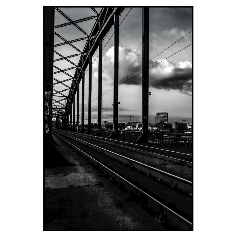 Schwarzweiß Eisenbahnbrücke