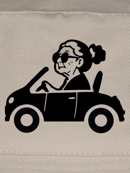 Oma im Auto