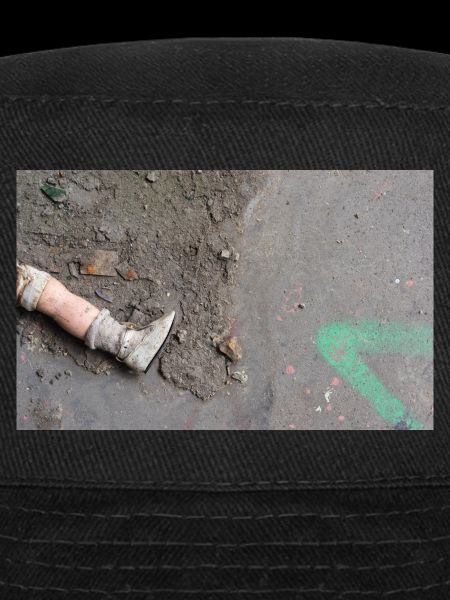 the missing doll's leg