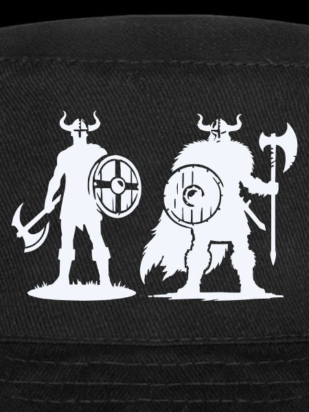 Wikinger-Duo: Schild & Beil im Schatten