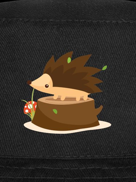 Igel auf Baumstumpf