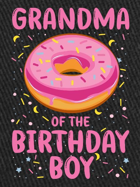 Grand-mère du garçon d’anniversaire Garçon