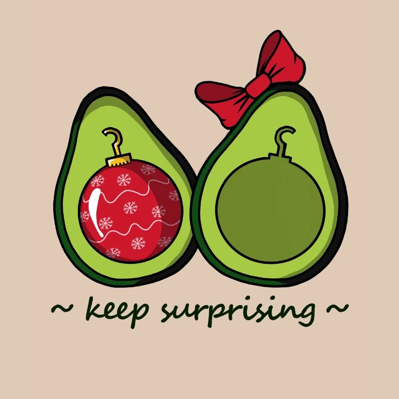 Avocado mit Weihnachtskugel als Kern