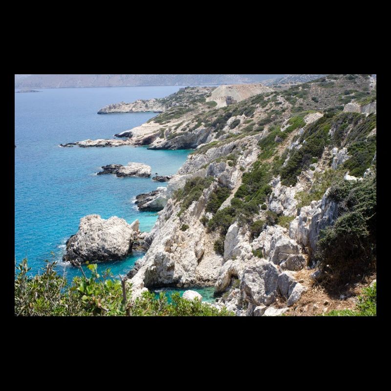 Schöne Steinklippe mit Meer bei Kreta