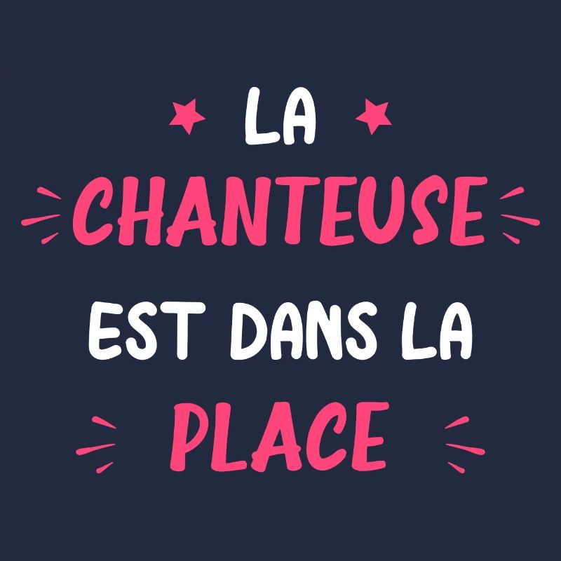 La chanteuse est dans la place