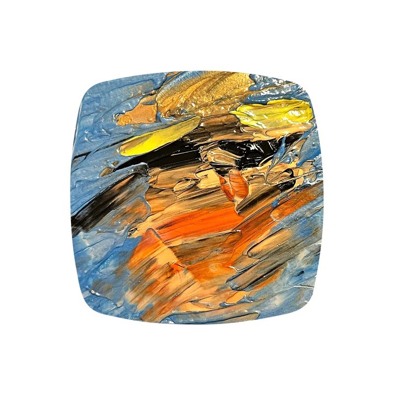 Blauer Farbwirbel im Orange