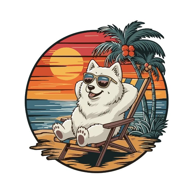 Drôle de chien samoyède sur le coucher de soleil des vacances d’été sur la plage