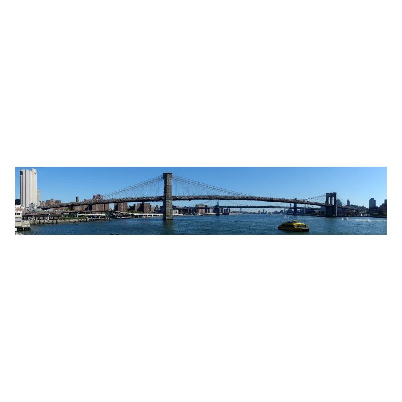 Brücke über ruhiges Wasser