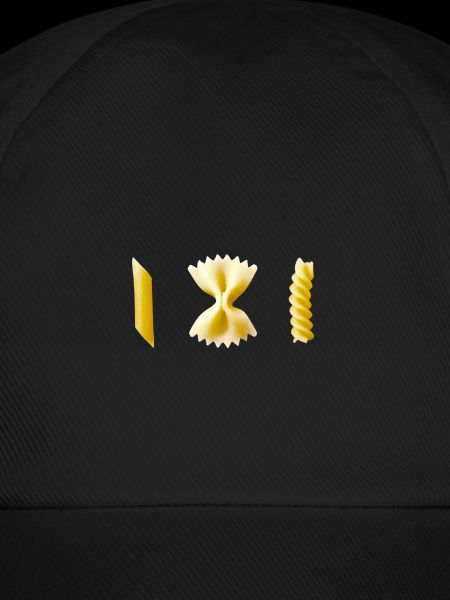 Goldene Pasta-Trio auf Schwarz