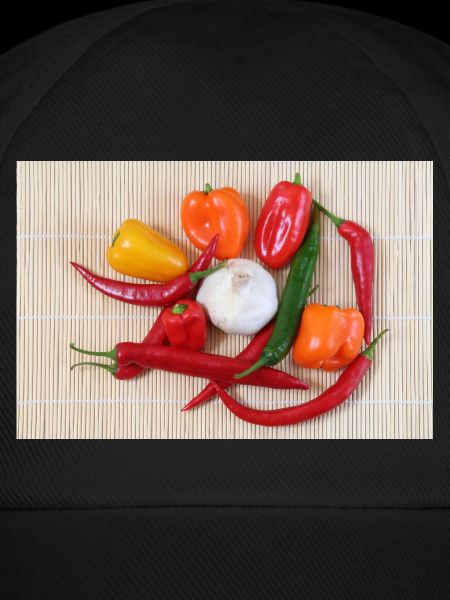 Bunte Chilischoten und Knoblauch