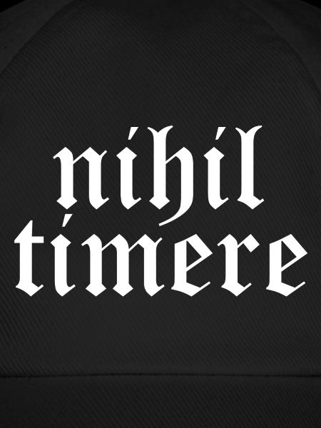 Nihil Timere Gotische Phrase Tee