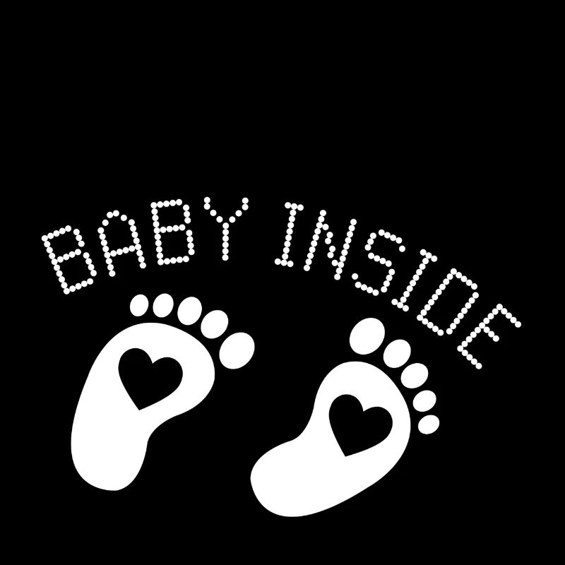 bébé à l'intérieur sur le ventre de bébé