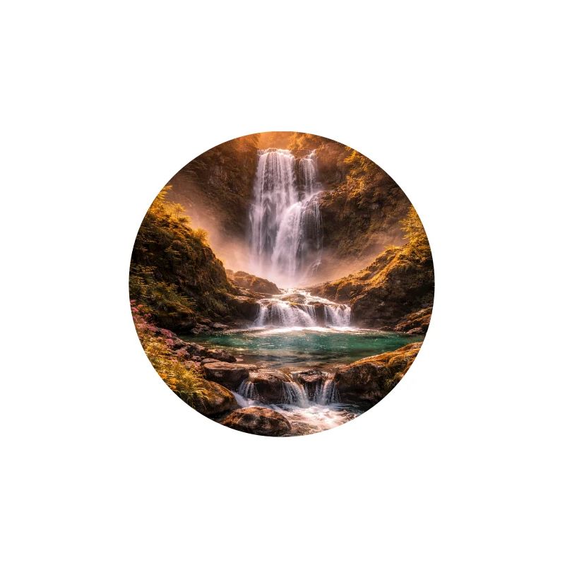 Cascade sous le soleil du soir