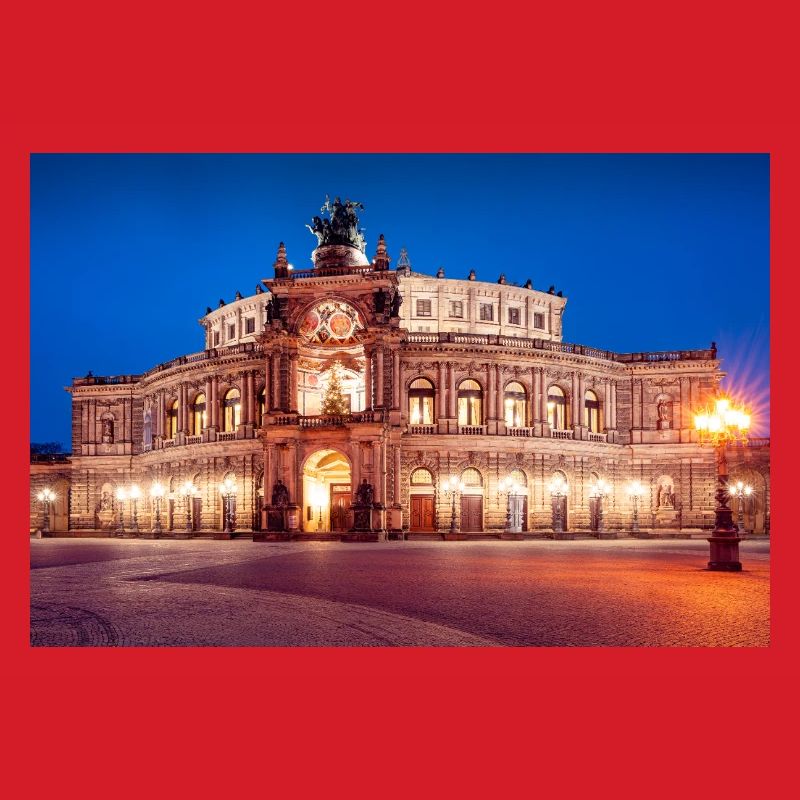 Dresdner Semperoper im Abendlicht
