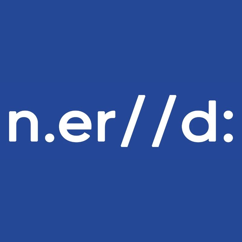 nerd codeur jeu en ligne gamer informaticien