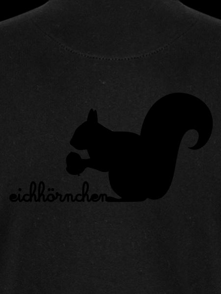 Eichhörnchen mit Eichel