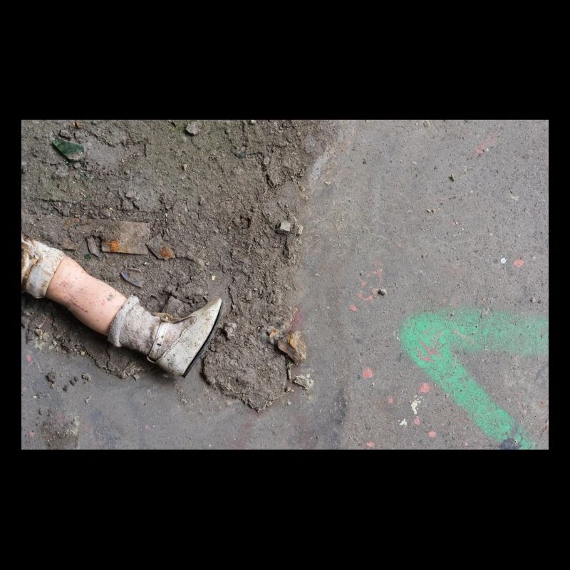 the missing doll's leg