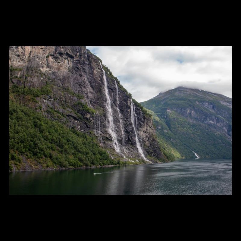 Cascade des Sept Sœurs dans les fjords de Geiranger
