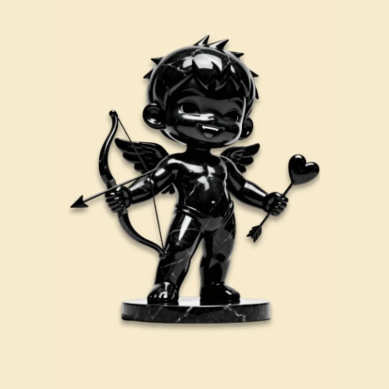 Schwarzer Amor mit Bogen