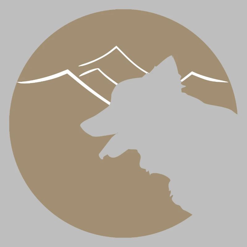 Hundsilhouette im Gebirge oder Dünen