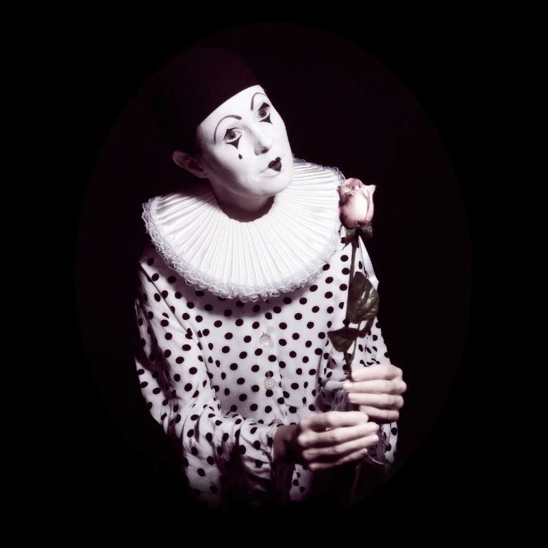 Pierrot mit Rose