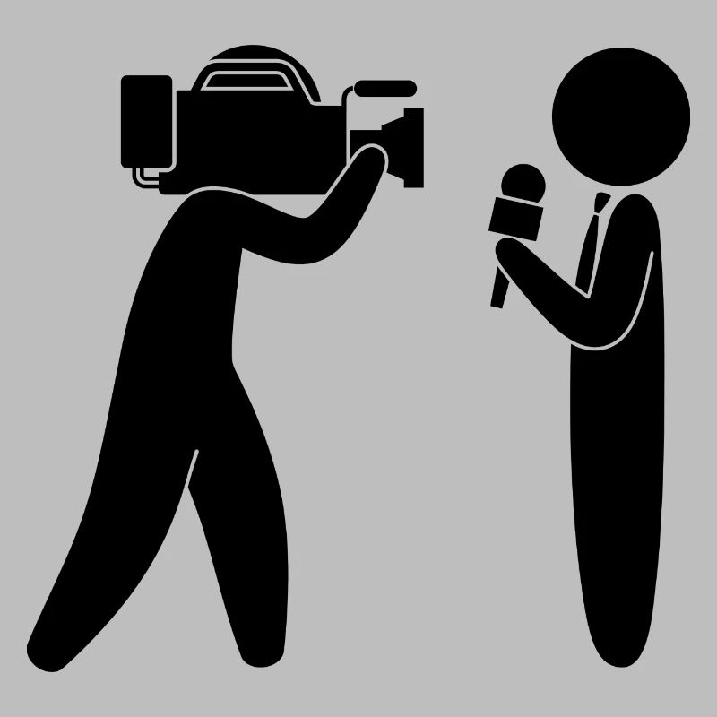 Reporter parle devant la caméra