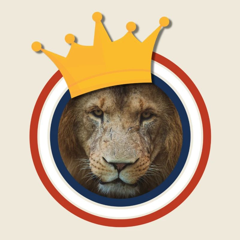 Nahaufnahme eines Löwen mit Krone