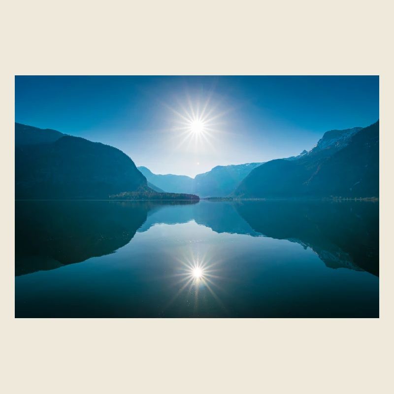 Lac de montagne reflétant le lac Hallstatt