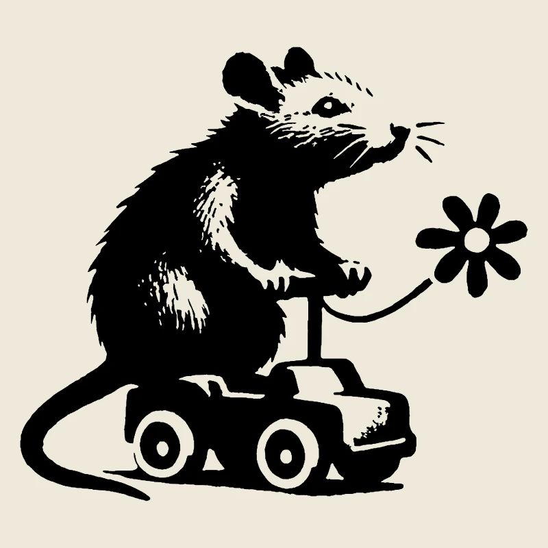 Ratte spielt mit Spielzeugauto
