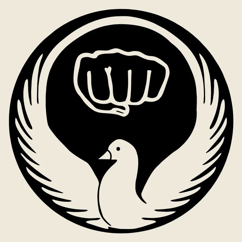 Wado-Taube mit Karate-Faust
