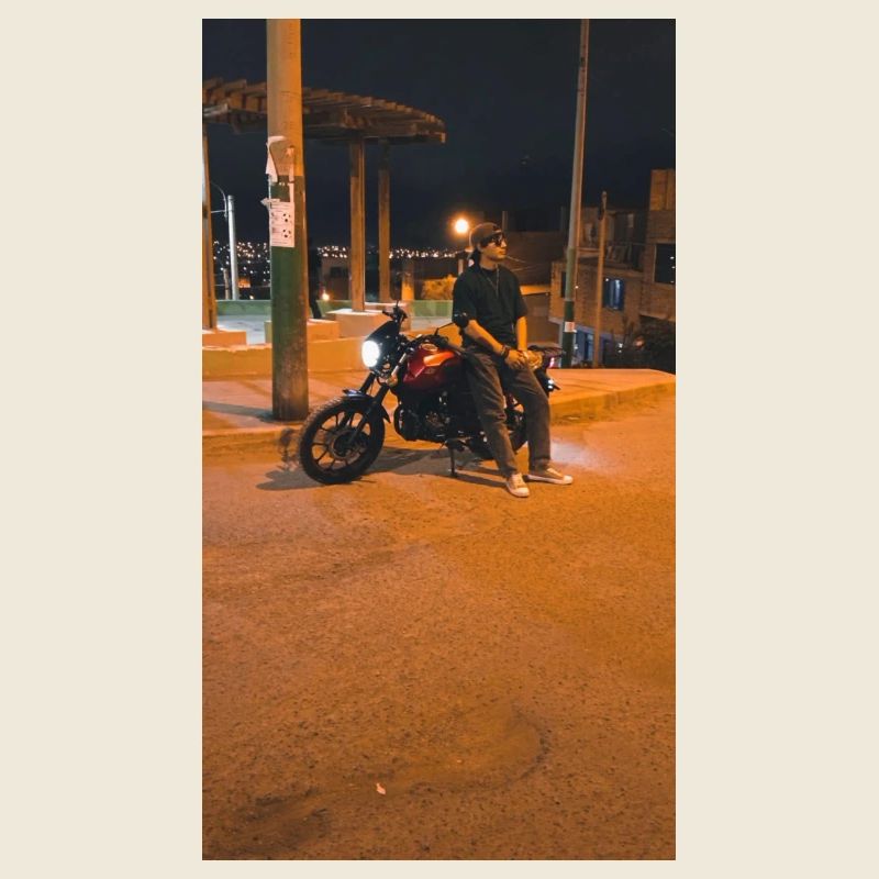 Nachtfahrt auf städtischem Motorrad