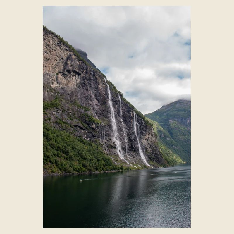Cascade des Sept Sœurs dans les fjords de Geiranger