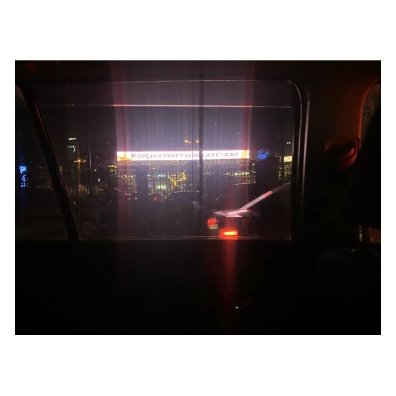 Neonlichter Skyline im Dunkeln
