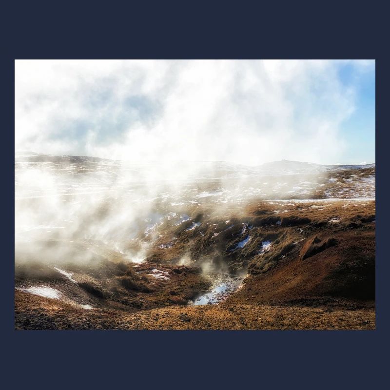 Wunderschöne, neblige Landschaft