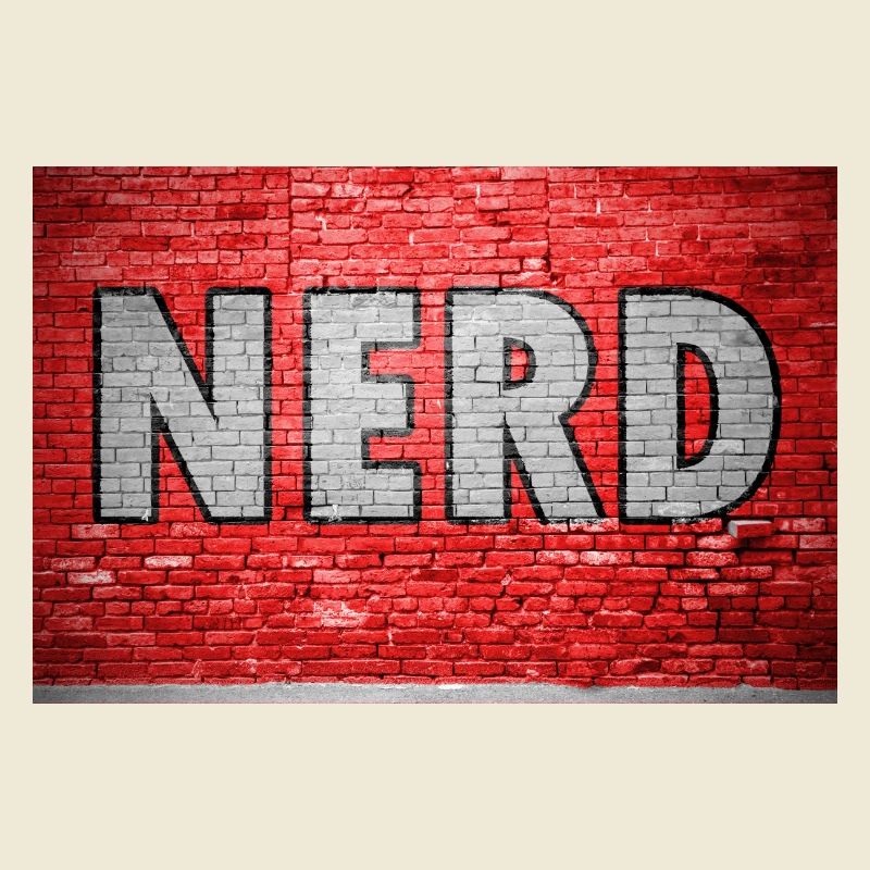 Graffiti de nerd sur un mur de briques