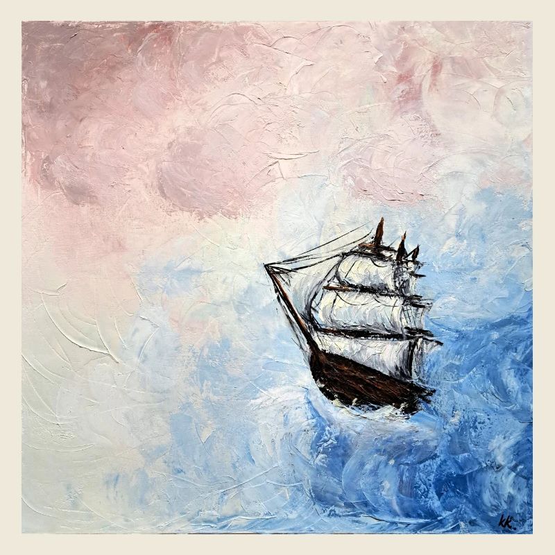 Historisches Segelschiff vor bewölktem Himmel