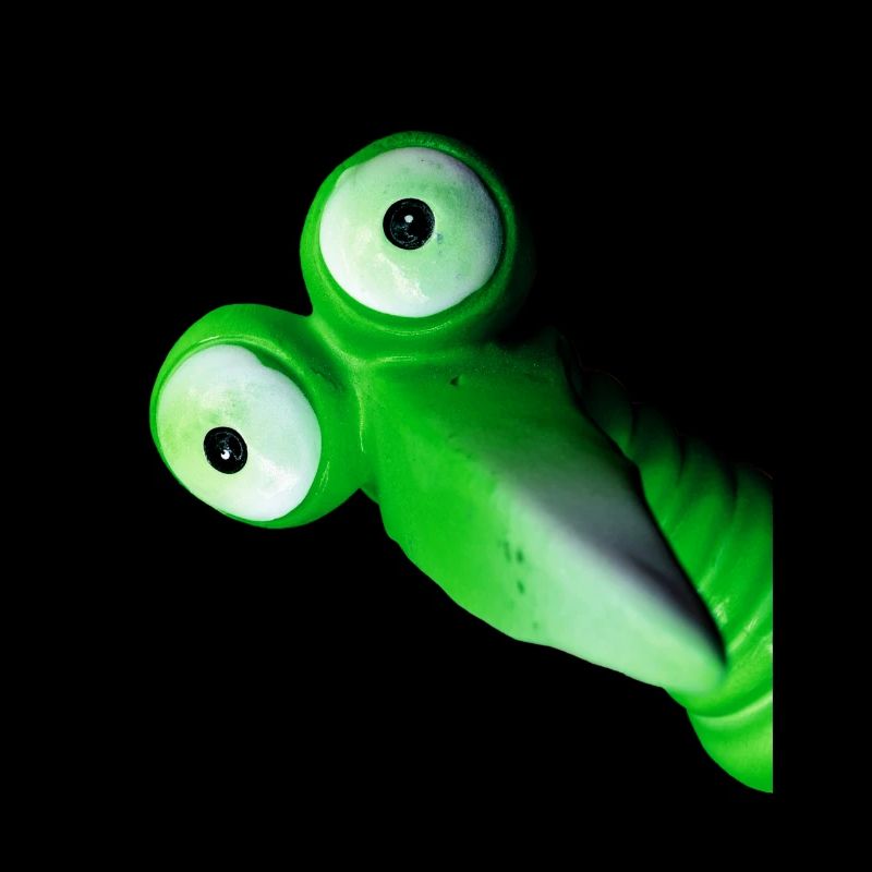 oiseau vert drôle avec de grands yeux