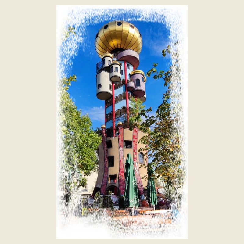 Kunterbunter Turm beim Kuchlbauer