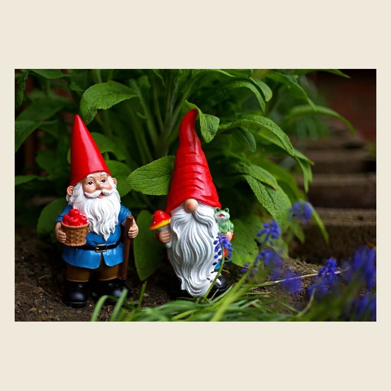 Nains de jardin dans le parterre