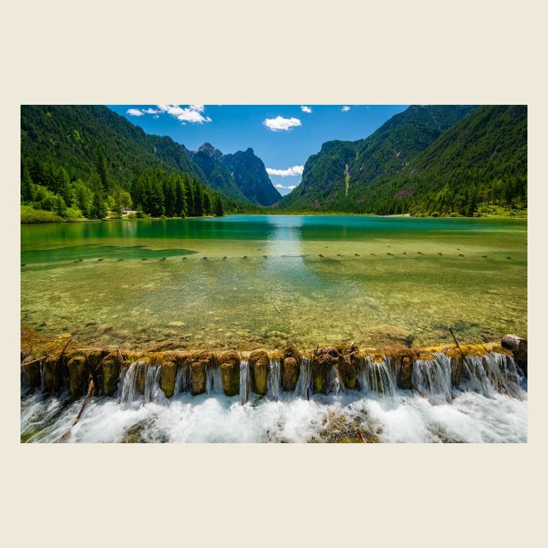 Lac Dobbiaco dans les Dolomites