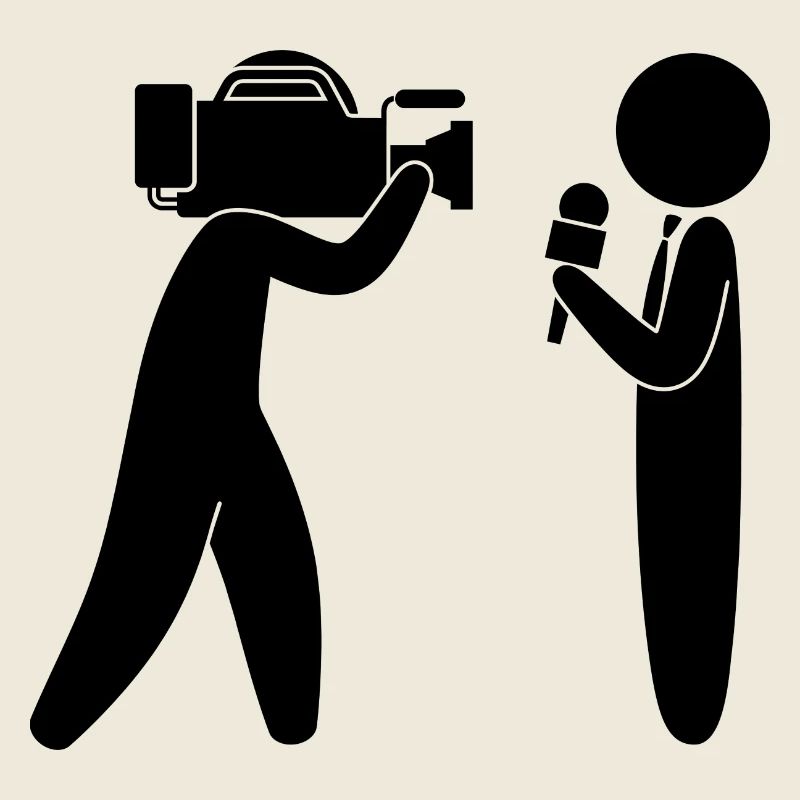 Reporter parle devant la caméra