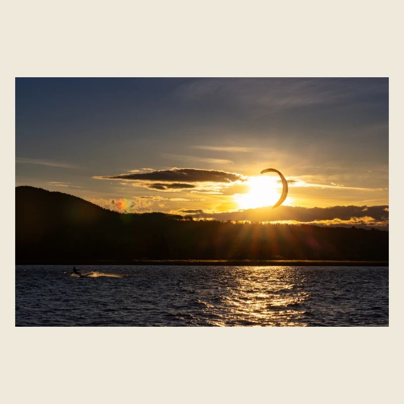 Kitesurfer am Kochelsee