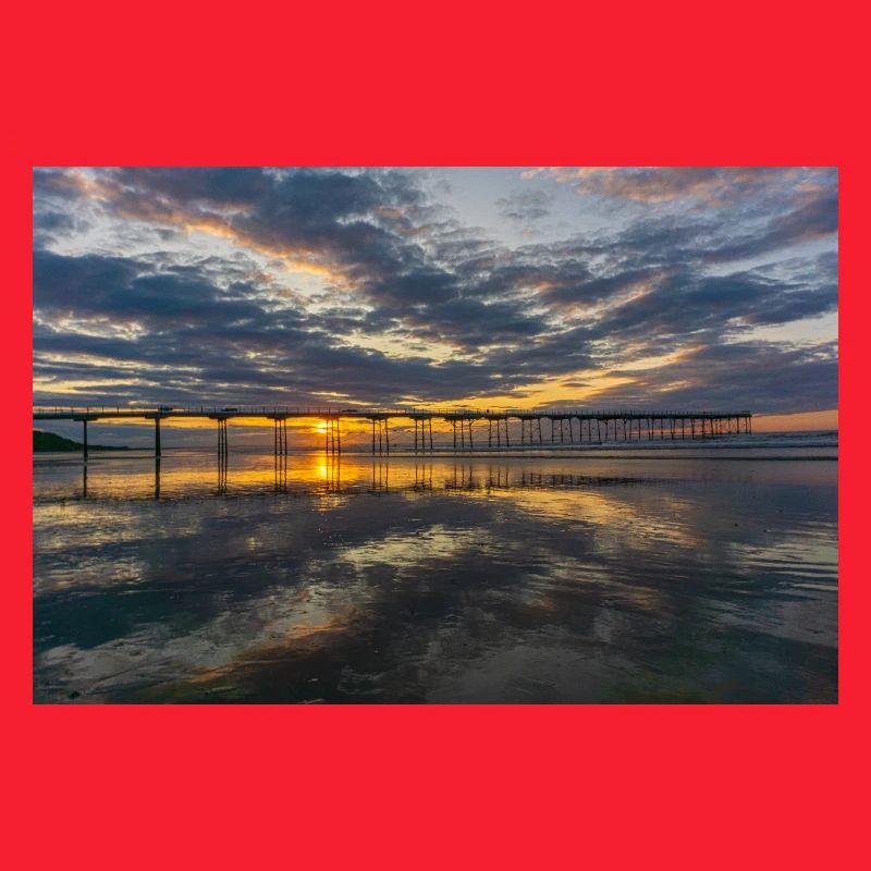 Reflets de la jetée du coucher de soleil