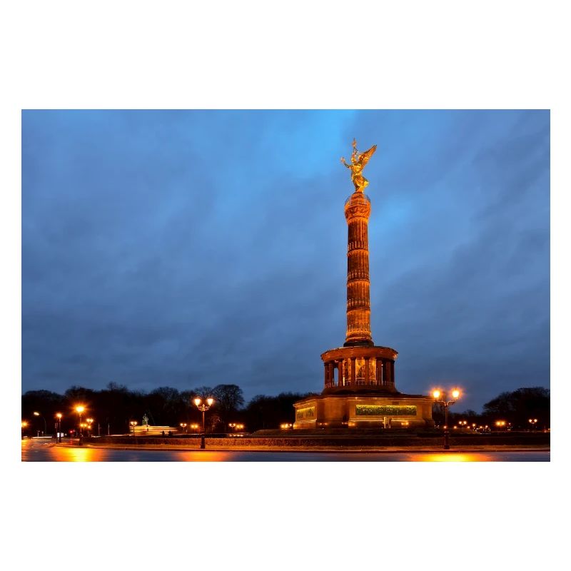 Berliner Siegessäule bei Einbruch der Dämmerung