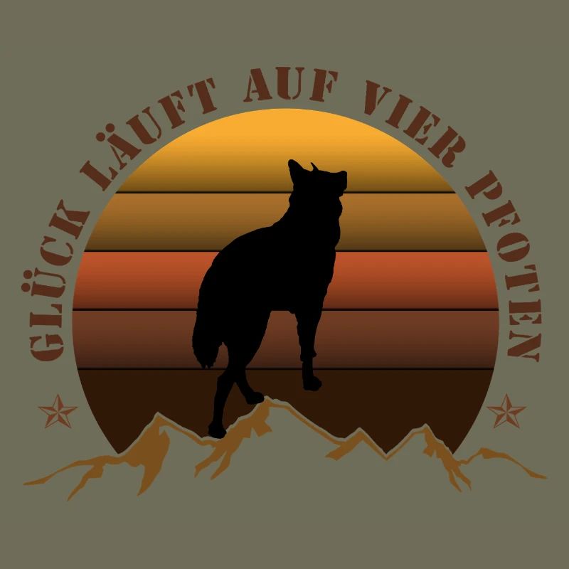 Abendlicher Wolf auf Bergkulisse