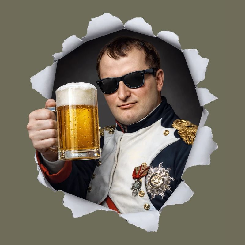Napoleon hält ein Bier