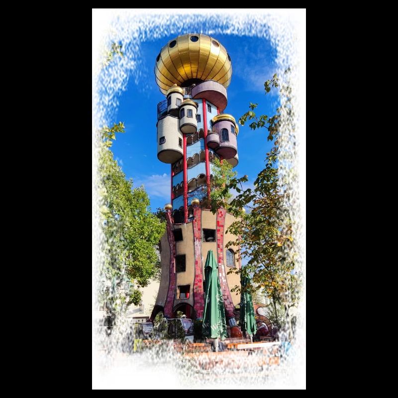Kunterbunter Turm beim Kuchlbauer