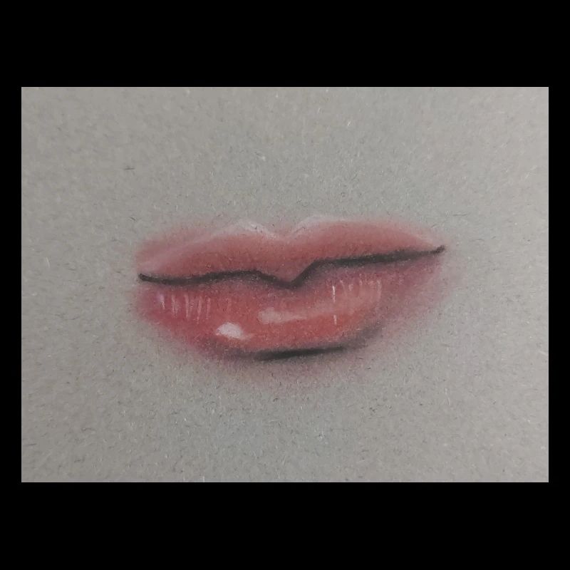 Expressive Lippenkunst auf Graufolie